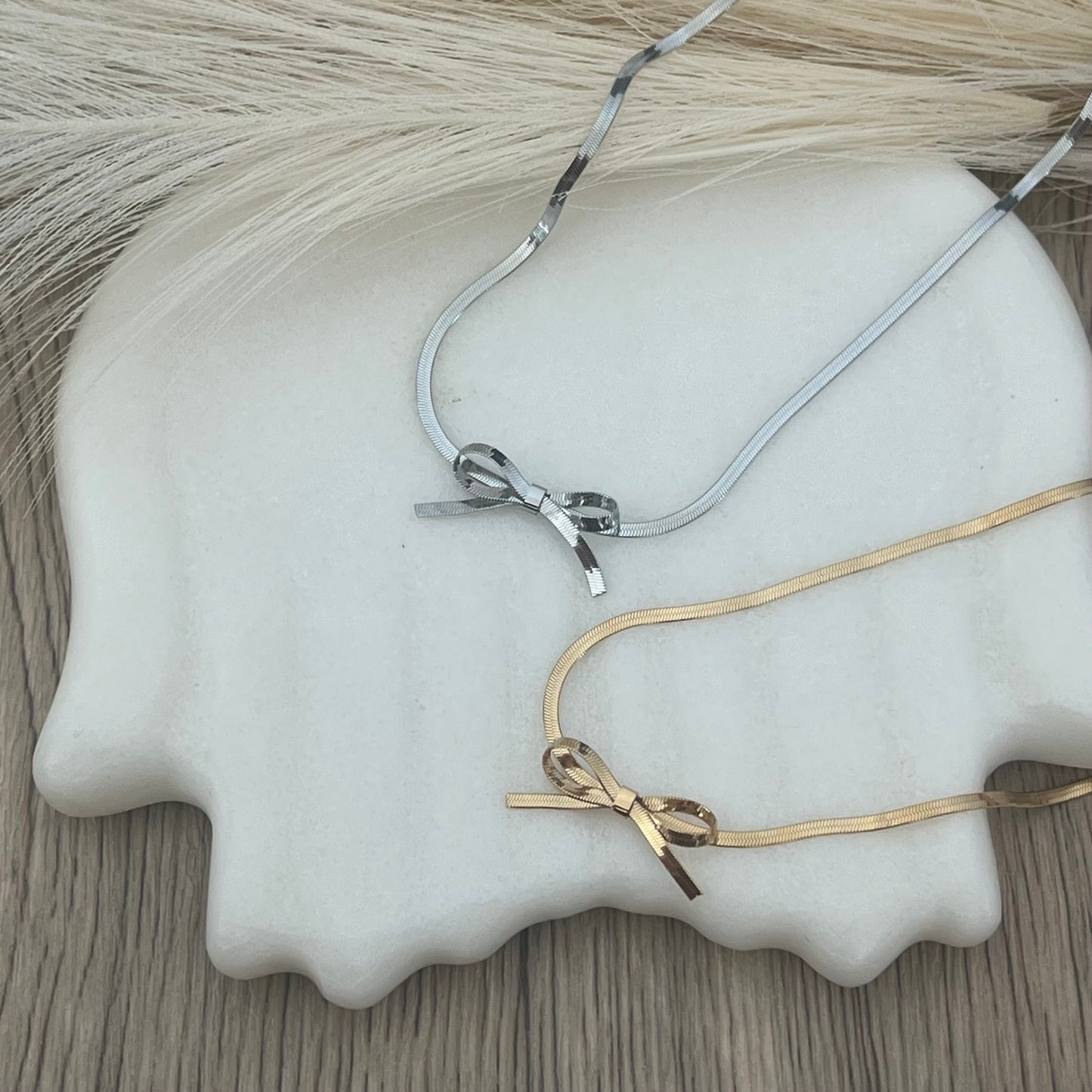 Small Bow Necklace / Choker