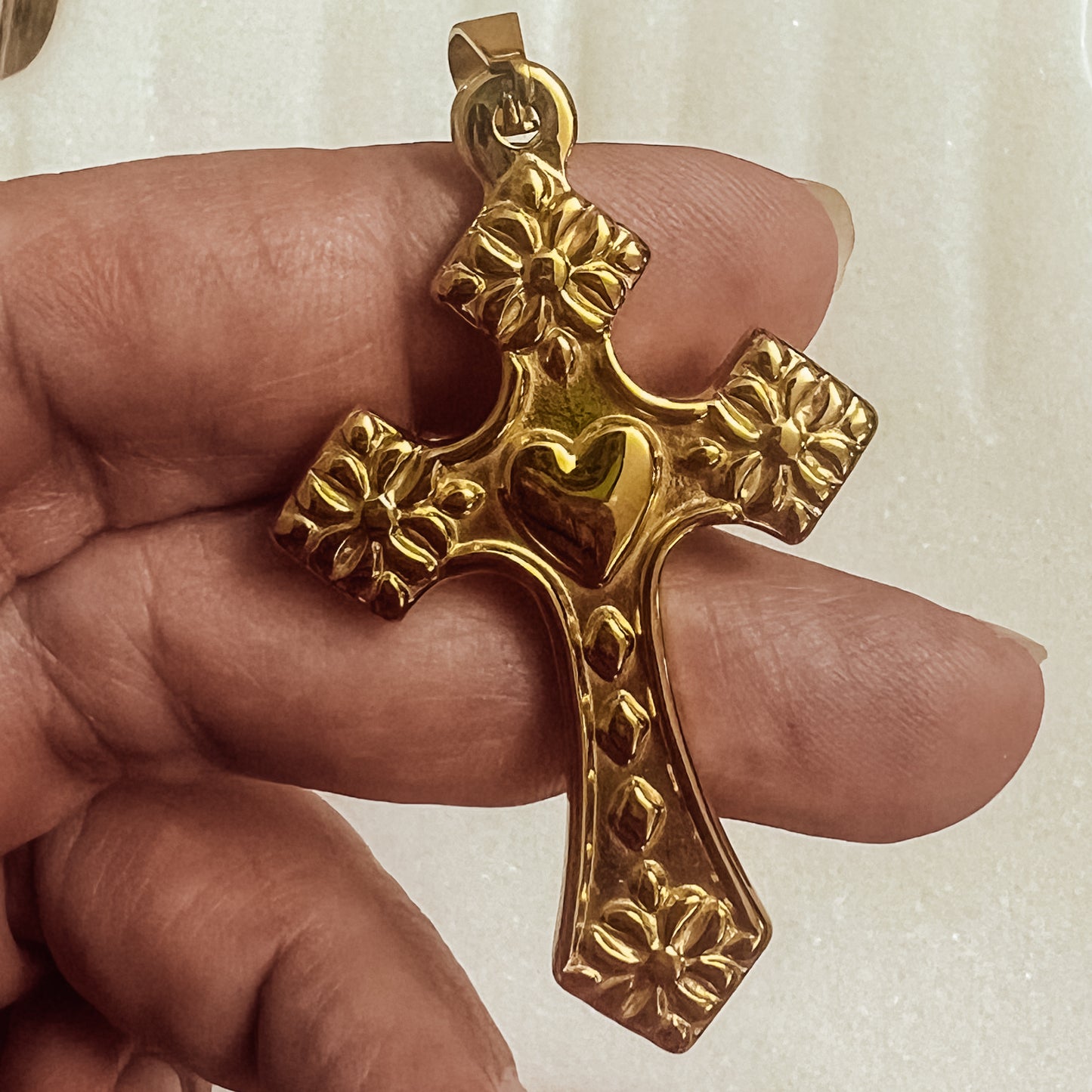 Cruz Amada Charm